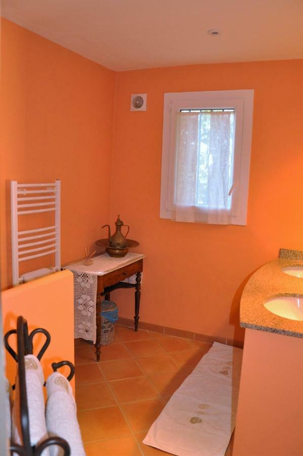 Bed and Breakfast Mas Des Oliviers Saint-Marc-Jaumegarde Exterior foto